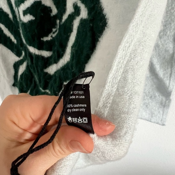 BERYLL FLOWER CASHMERE WRAP SCARF | WINTER GREEN - Picture 4 of 6